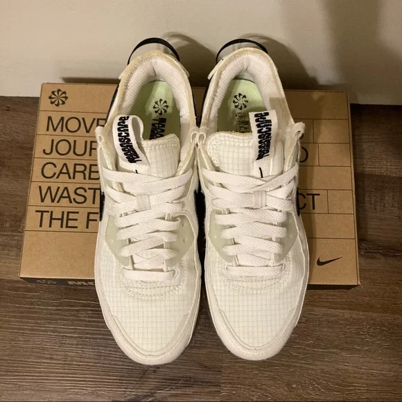 Nike Women's White and Black Sneakers - Picture 3 of 6